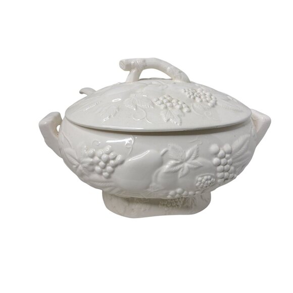 Vintage White Ceramic Electric Soup Tureen With Lid and Ladle Japan Akron Model - Picture 1 of 7